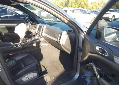 2011 Porsche Cayenne z USA, uszkodzony, nr VIN WP1AA2A26BLA03305